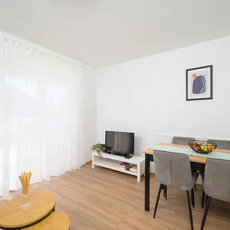 Apartment Pina